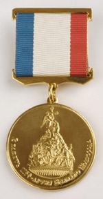 Награждение юбилейными медалями фото