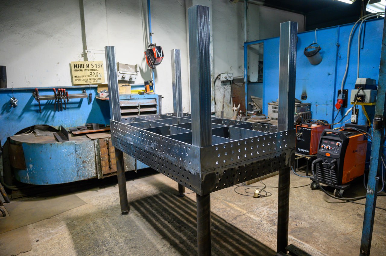 Оснащаем сварочный участок столами собственного производства. фото